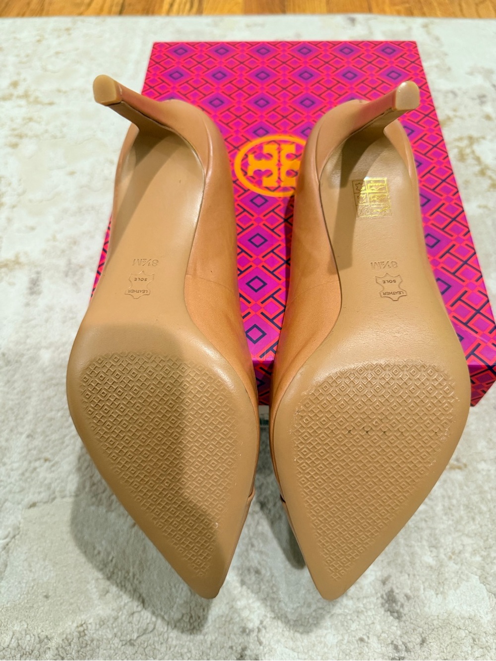 Tory Burch Two-Tone Tan and Beige Pointed-Toe Pumps with Gold Logo - Picture 7 of 9